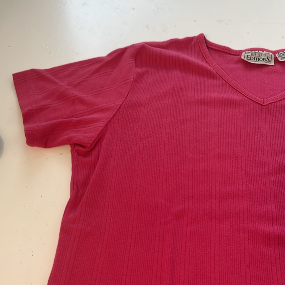 Vintage Basic Editions Medium Pink Textured Short Sleeve V Neck - Picture 2 of 5